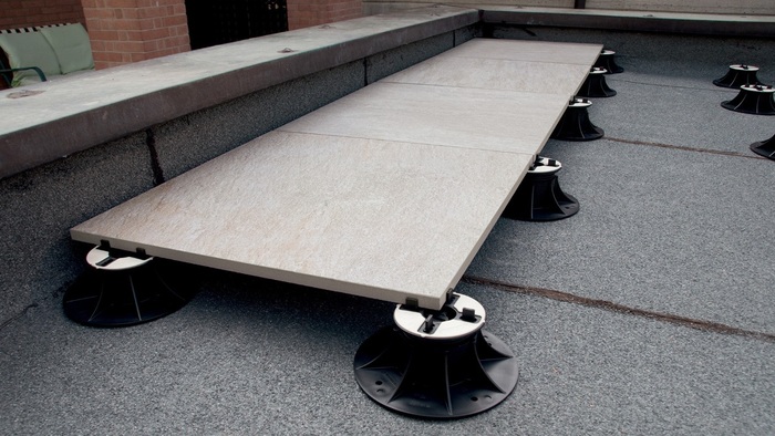 Укладка керамогранита на регулируемых опорах: просто, быстро, эффективно